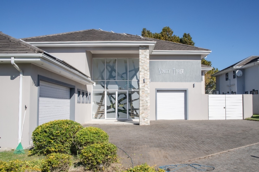 5 Bedroom Property for Sale in Beacon Bay Eastern Cape